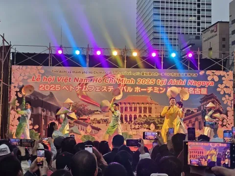 Đông Hùng, Võ Hạ Trâm hội ngộ tại Lễ hội Việt Nam - TP HCM ở Nhật Bản