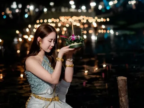 Hàng nghìn ngọn đèn thắp sáng cố đô hơn 700 năm tuổi của Thái Lan