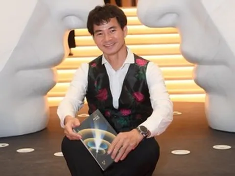 Cục trưởng Xuân Bắc ngồi ghế nóng giải thưởng đặc biệt cùng Hồ Ngọc Hà