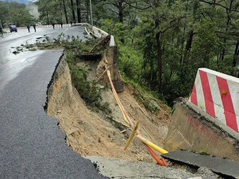 E dè hoãn chuyến đi Đà Lạt sau vụ sạt lở đèo Prenn