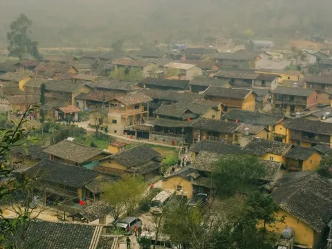 Thực hư ôm phòng đẩy giá tại làng du lịch tốt nhất thế giới Lô Lô Chải