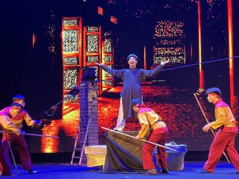 "Nghêu Sò Ốc Hến" được kể bằng nghệ thuật xiếc, tạo tiếng cười trong không gian thử nghiệm