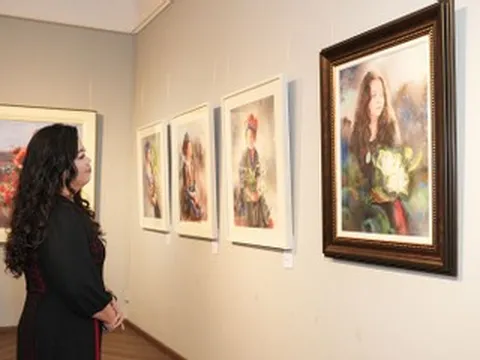 Chân dung nghệ sĩ nổi tiếng qua tranh