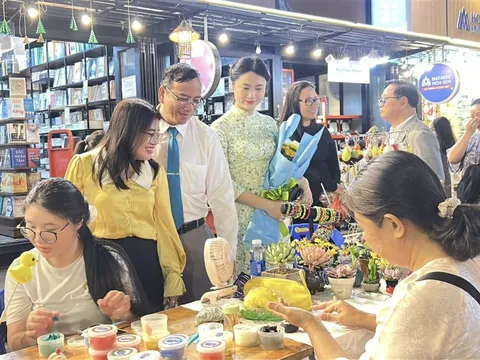 Đường sách TP HCM khai mạc "Ngày hội sách và văn hóa đêm"