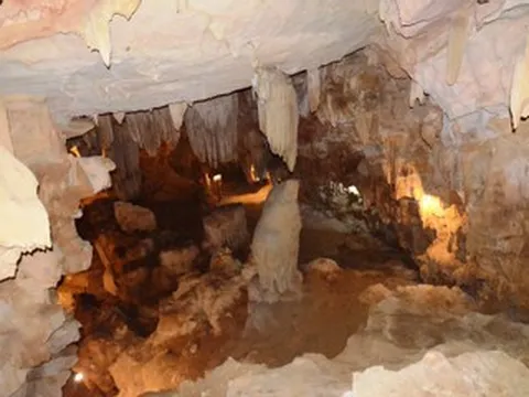 Khám phá hang động nghìn năm với 3 cõi 'trần gian - địa ngục - thiên đường'