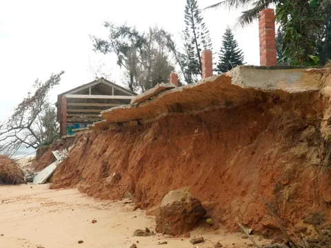 Cảnh tượng chưa từng thấy tại bãi tắm nổi tiếng Huế