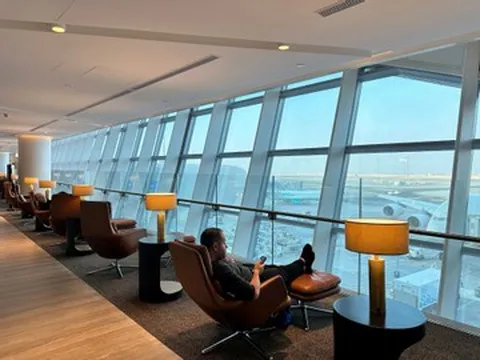 Trải nghiệm hạng thương gia đường bay thẳng Hà Nội - Abu Dhabi