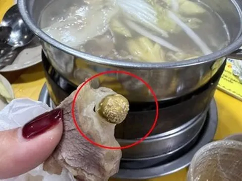 Bị khách tố miếng thịt có dòi, quán bò nhúng giấm ở Hà Nội tạm dừng hoạt động