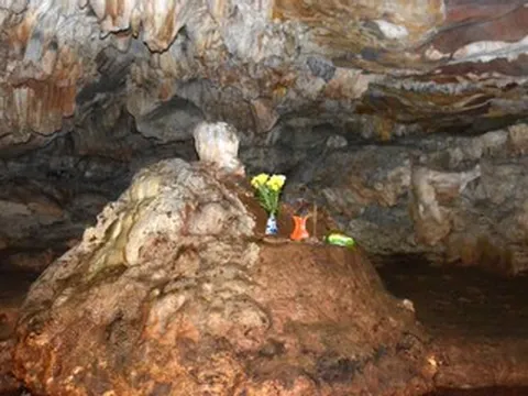 Khám phá hang động có nhũ đá hình tượng Phật ngồi thiền ở Ninh Bình