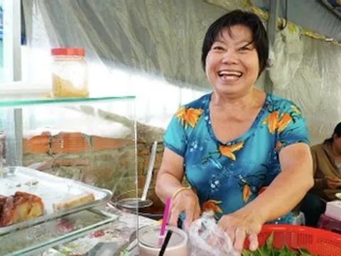 Quán bún mắm 40 năm đông khách ở miền Tây, bà chủ tiết lộ bí quyết