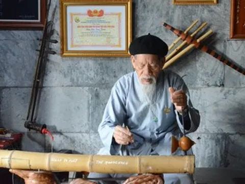 Người thủ từ 86 tuổi, đóng phim 'Con thuyền số phận' khiến khách Tây mê đắm là ai?