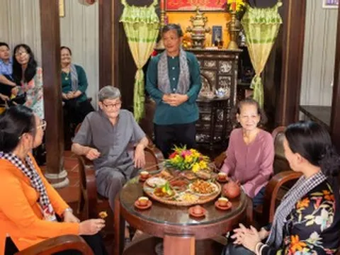 Về làng du lịch mới ra mắt ở Vĩnh Long, du khách được làm vườn, nhặt trứng