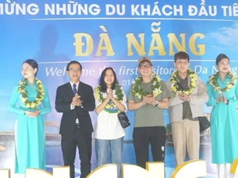 Đà Nẵng hân hoan đón những vị khách đầu tiên của năm 2026