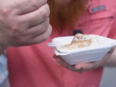 Khách Mỹ tấm tắc khen 'món tráng miệng ngon nhất thế giới' ở vỉa hè TPHCM