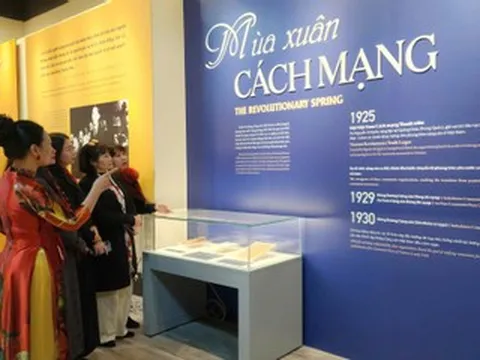 Trưng bày hơn 150 hình ảnh, hiện vật quý làm nổi bật vai trò lãnh đạo của Đảng