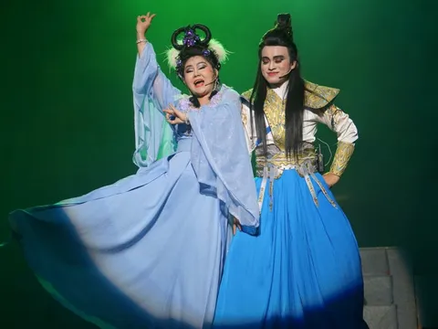 Sàn diễn cải lương căng tràn sức trẻ