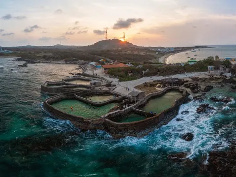 Phú Quý gây bất ngờ trên báo Thái