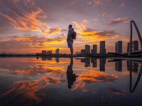 Một năm 'săn đuổi' bình minh ở cầu Ba Son