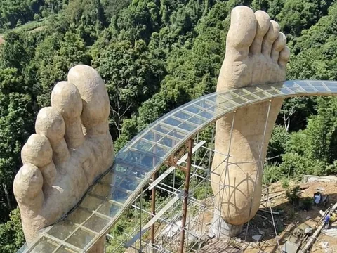 Bản sao Cầu Vàng 'phiên bản bàn chân' gây tranh cãi