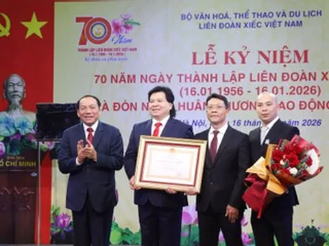 NSND Tống Toàn Thắng nhận bằng khen của Bộ trưởng Bộ Văn hóa