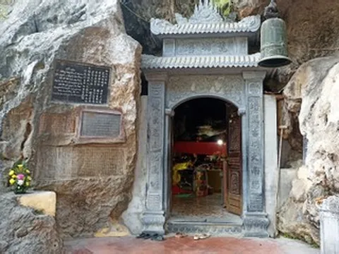Ngôi chùa cổ trong hang động từng là nơi sản xuất vũ khí trong chiến tranh