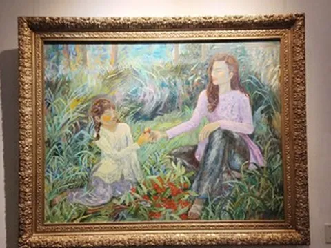 Tình yêu dành cho văn hóa Việt thông hoa hội họa và áo dài