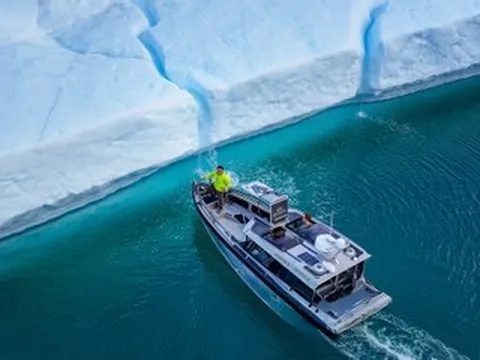 Khách Việt ghé 'hòn đảo lớn nhất thế giới', ngắm cá voi và mặt trời lúc nửa đêm