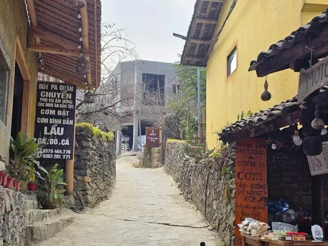 Tranh cãi căn nhà bê tông giữa làng Lô Lô Chải