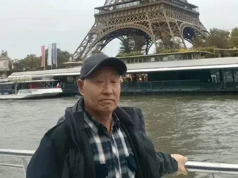 Khách Trung Quốc chụp Paris chân thực: 'Tôi không có ý châm biếm'