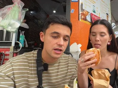 Khách Tây ăn bánh mì từ 24.000 đồng đến hơn 1 triệu ở TPHCM, nhận xét bất ngờ