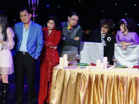 Thành Lộc, Hữu Châu, Hương Giang cùng khóc cười với "Trò chơi hoàn hảo"