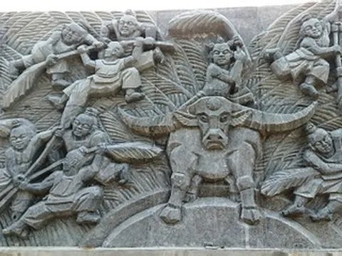 Bức tranh ‘Cờ lau tập trận’ bằng đá nặng hàng nghìn tấn ở Ninh Bình