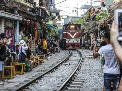 Đề xuất dừng chạy tàu qua "phố cà phê đường tàu"