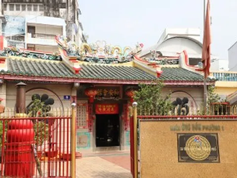 Ngôi chùa trăm tuổi thu hút du khách với lễ hội đèn lồng đặc biệt ở Cần Thơ