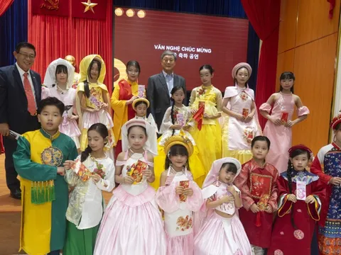 Áo dài Xuân tạo dấu ấn tại Hội nghị vận động hỗ trợ nạn nhân chất độc da cam năm 2025