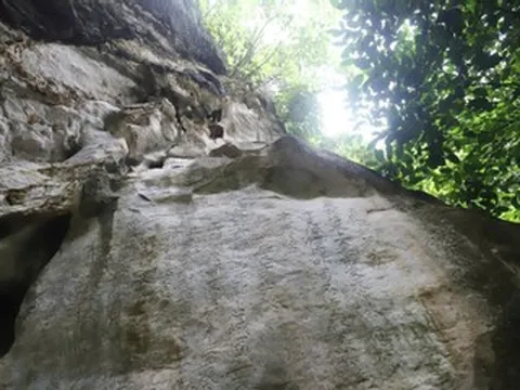 Điều đặc biệt về bia cổ 700 tuổi trên vách núi được công nhận Bảo vật quốc gia