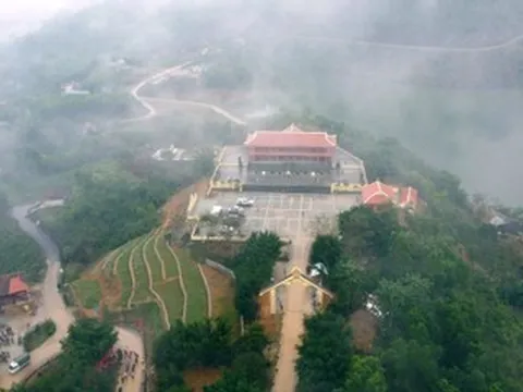 Huyền ảo ngôi đền 9 tượng trâu đá giữa đại ngàn xứ Thanh