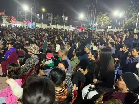 Khán giả thủ đô chào đón nghệ sĩ Đoàn Nghệ thuật cải lương Vàm Cỏ