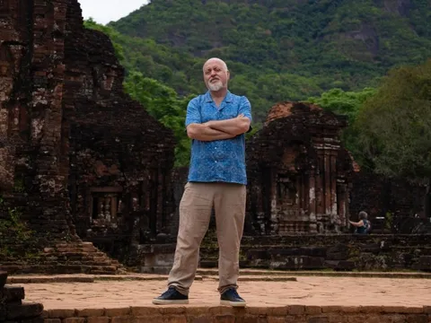 2 mặt đối lập của du lịch Việt Nam trong mắt diễn viên nổi tiếng Anh