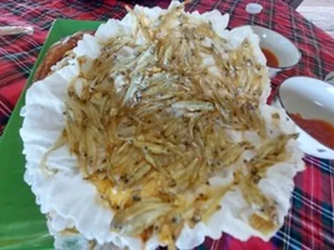 Đặc sản bánh tráng cá cơm ở vùng biên viễn