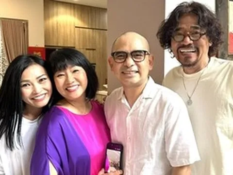 Cẩm Vân, Khắc Triệu họp mặt ca sĩ đầu năm mới, hát vang "Hãy yêu nhau đi"