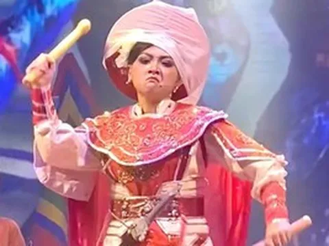 Từ vụ cháu gái cố nghệ sĩ Vũ Linh, đã đến lúc siết chặt hậu kiểm sân khấu