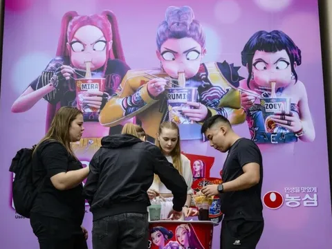 Du khách đổ xô đến Hàn Quốc vì bộ phim đoạt giải Oscar