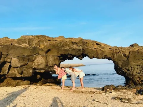 Trăn trở vé ra đảo Lý Sơn tăng giá