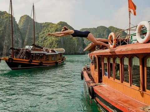 Siết an toàn 500 tàu du lịch trên vịnh Hạ Long trước mùa cao điểm