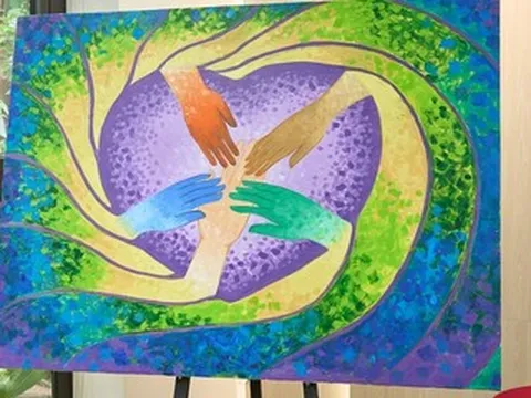 Bức tranh có hàng nghìn 'chấm chạm' bán với giá 25 triệu đồng