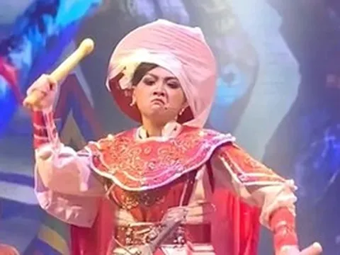 Cú trượt từ mạng ảo đến sân khấu thật