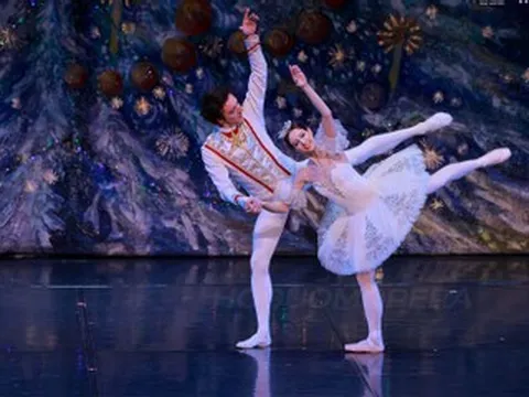 Mãn nhãn với vở ballet kinh điển 'Kẹp hạt dẻ' trên sân khấu Thủ đô
