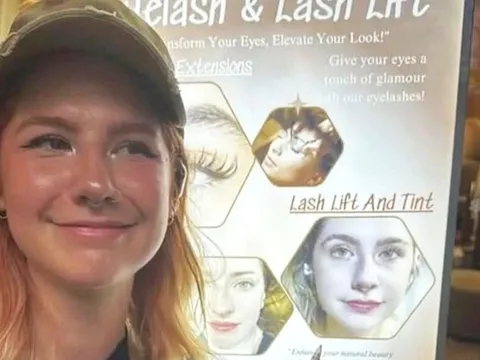 Khách Tây bất ngờ thành gương mặt đại diện cho tiệm nối mi ở Hà Nội