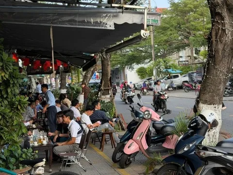 Vỉa hè Đà Nẵng trước giờ cấm buôn bán